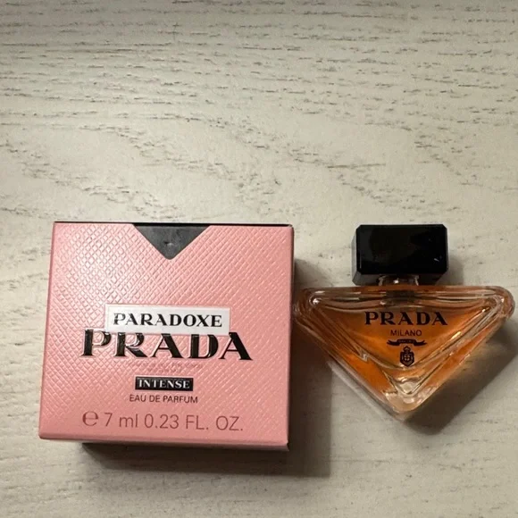 Prada Paradoxe Intense Perfume - Pink and Black dab on miniature - Picture 2 of 3